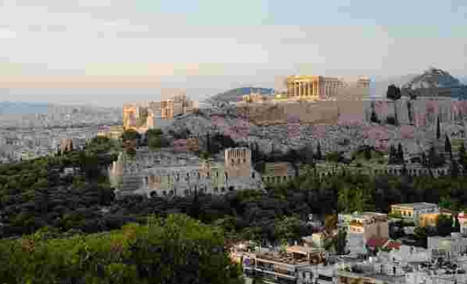 Antik Şehir Akropolis'e Beton Yol Yapıldı: Arkeologlar 'Skandal' Olarak Yorumladı