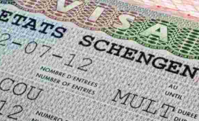AP, Bulgaristan ve Romanya Schengen'e davet edilsin