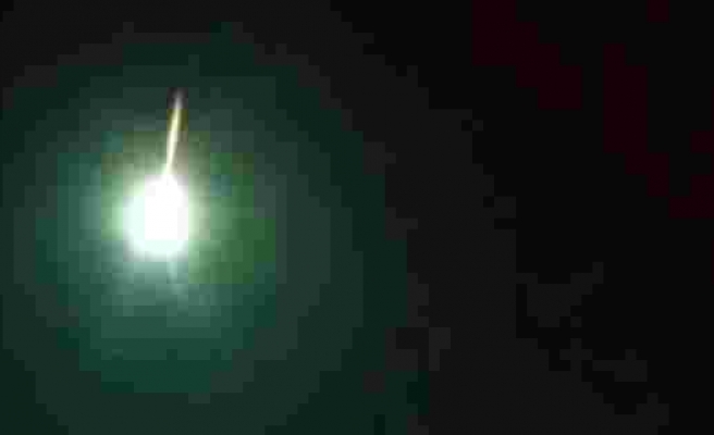 Ardahan'da meteorun gökyüzünden kayma anı kameraya yansıdı