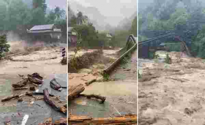 Arhavi'deki Taşkında Beton Köprü Sulara Gömüldü, Yüzlerce Yıllık Köprüler Ayakta Kaldı