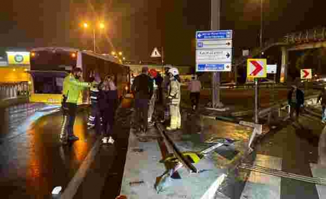 Avcılar’da halk otobüsü kaza yaptı, otobüse bariyer saplandı: 1’i ağır 4 yaralı