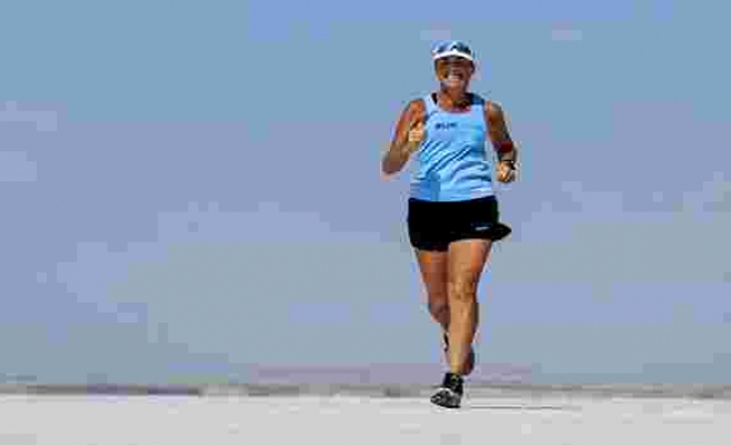 Avustralyalı aktivistten Tuz Gölü'nde maraton