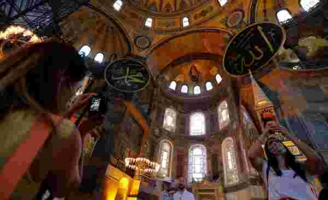 Ayasofya'da İlk Cuma Hazırlığı: Mozaik ve Freskler Perde ile Kapatılacak