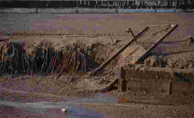Ayvalık’ta Çevre Katliamı: Fabrikanın Atık Havuzunun Duvarı Yıkıldı, Tonlarca Atık Sarımsaklı Plajı'ndan Deniz Aktı