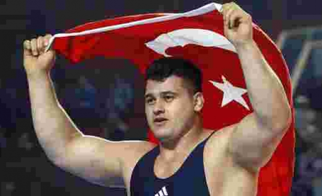 Bakan Kasapoğlu Dünya Şampiyonu Rıza Kayaalp'i kutladı