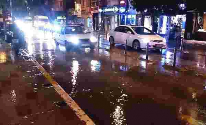 Bandırma'da sağanak yağış etkili oldu