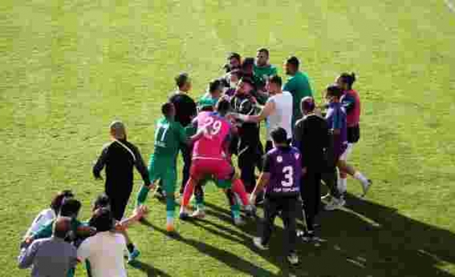 Bayburt Özel İdarespor ile Sivas Belediyespor arasında oynanan gergin maç golsüz sona erdi