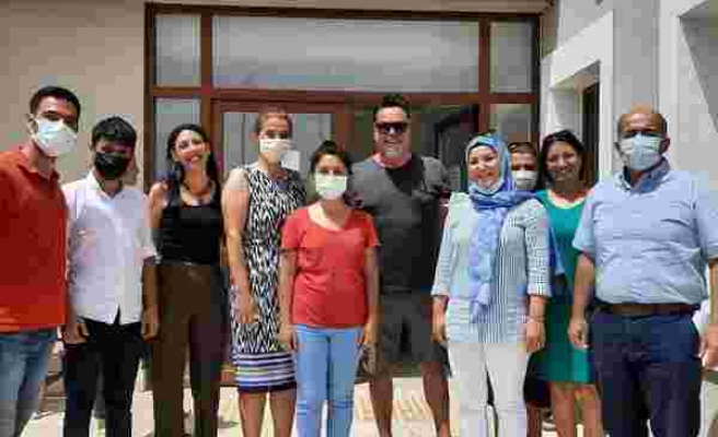 Beyazıt Öztürk’ten Çeşme’de sağlık çalışanlarına moral ziyareti