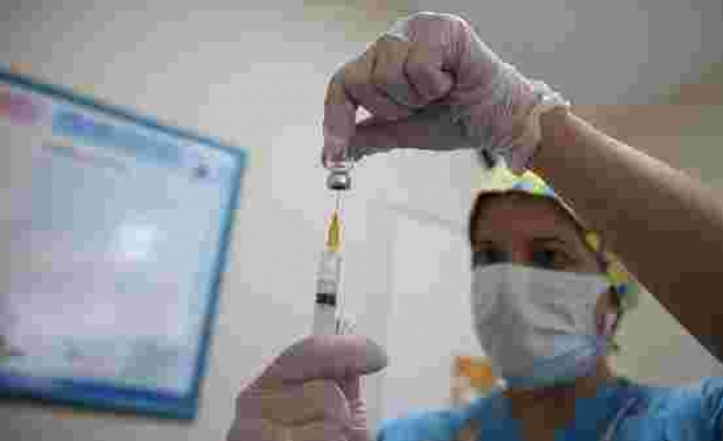 Bilim Kurulu Üyesi Akın, Diyanet'e Çağrı Yaptı: 'Aşı Günü Oruç Tutulmasın'