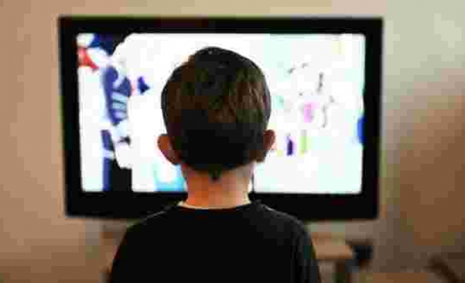 Bilimsel araştırma: Çok televizyon izleyen çocuklarda kumar, uyuşturucu, alkol bağımlılığı riski artıyor