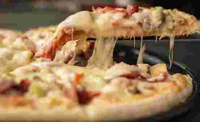 Binali Yıldırım'ın Kardeşi Kızılay'ın 'Askıda Pizza' Uygulamasına Tepkili: 'Daha Ne Saçmalıklar Göreceğiz'