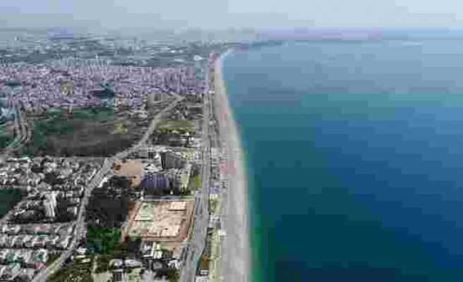 Bir Havluluk Yer Kaldı: Konyaaltı Sahili 60 Yılda 35 Metre Eridi