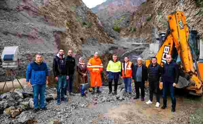Bölge Müdürü Yavuz Narman, Oltu ve Uzundere Baraj inşaatlarında incelemede bulundu