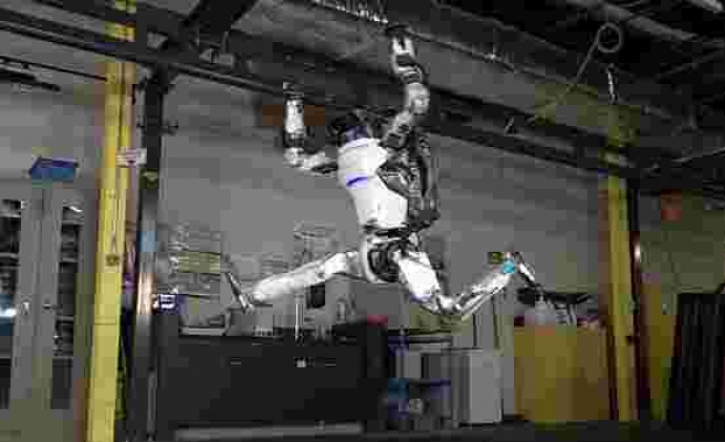 Boston Dynamics'in Meşhur Robotu Atlas, Akrobatlara Taş Çıkartıyor!