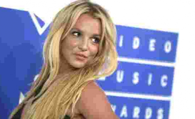 Britney Spears annesine ateş püskürdü