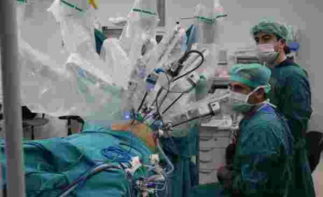 Bu sistem adeta cerrahların eli kolu: 'Robotik cerrahi'