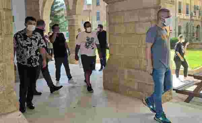 Bülent Ersoy’un ekibi sahte evrak nedeniyle KKTC’de mahkemeye çıktı