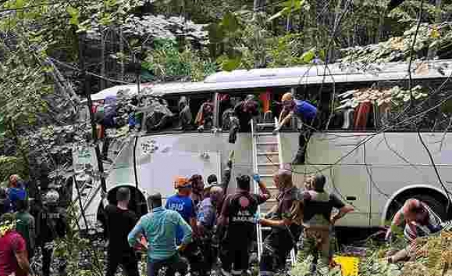 Bursa'da tur otobüsü kaza yaptı: 5 ölü, 35 yaralı