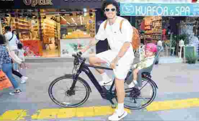 Caner Erdeniz ve sevimli kızının bisiklet keyfi