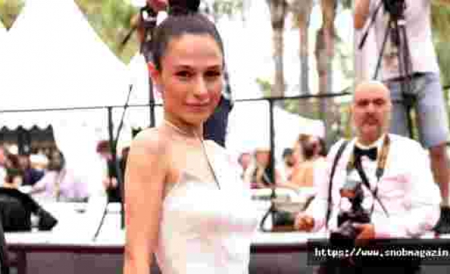 Cannes'da göz kamaştırdı! Kurak Günler'in oyuncusu Selin Yeninci, başarısıyla 8 dakika ayakta alkışlandı - Haberler