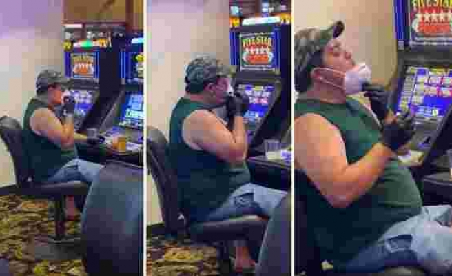 Casino'ların Yeniden Açıldığı Vegas'ta Maskesi Takılıyken Sigara İçmeye Çalışan Adam