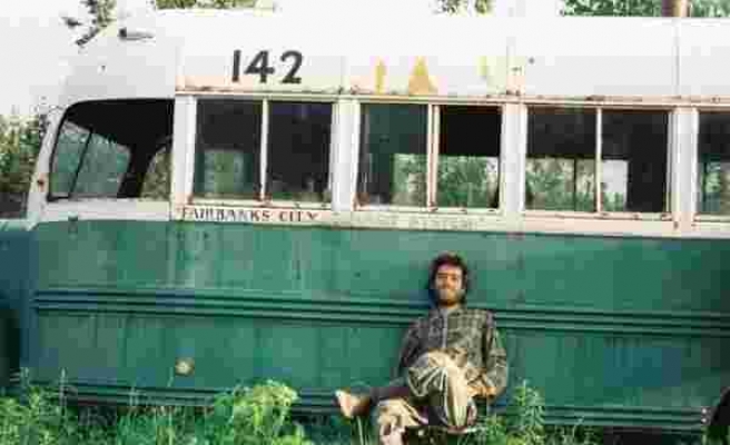 Christopher McCandless'ın Barınağı Olan 'Into the Wild' Otobüsü, Emniyet Gerekçesiyle Yerinden Kaldırıldı