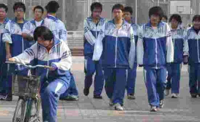 Çin'de çocuklara yönelik 'daha erkeksi eğitim uygulamaları' tepkiyle karşılandı