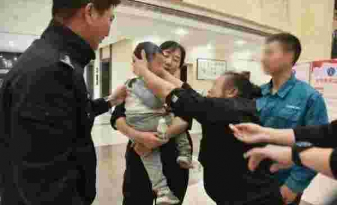 Çinli baba 2 yaşındaki oğlunu 202 bin TL'ye sattı! Sebebi adeta saç baş yoldurdu
