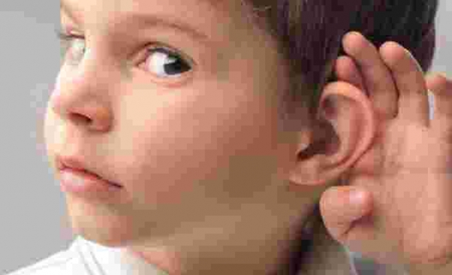 'Çocuklarda sık görülen, orta kulakta sıvı birikimi, işitme azlığına neden olabilir'