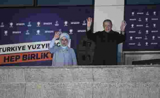 Cumhurbaşkanı Erdoğan, balkon konuşması yaptı