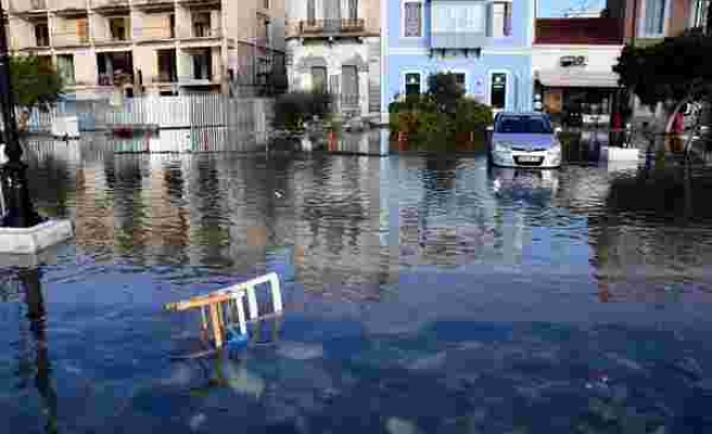 Deprem Komşu Yunanistan'ı da Vurdu: Sisam Adası'nda 2 Ölü, 19 Yaralı