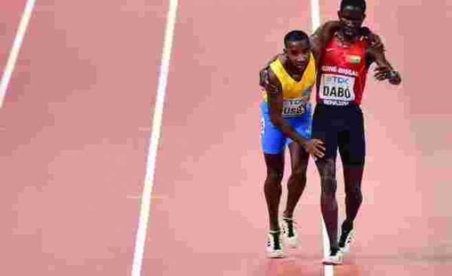 Doha'da Düzenlenen Dünya Atletizm Şampiyonası'na Damga Vuran Anlar: Rakibinin Yarışı Bitirmesine Yardım Etti!