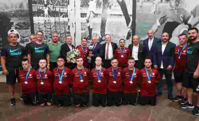 Down Sendromlular Milli Takımı, Avrupa kupasını Başkan Büyükekşi’ye getirdi