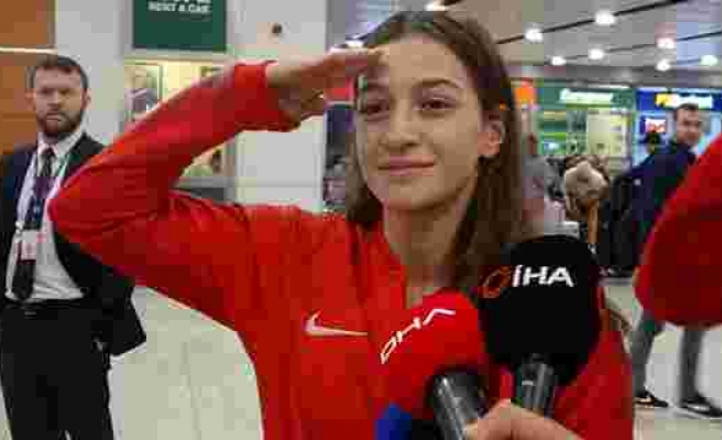 Dünya ikincisi boksör Buse Naz Çakıroğlu’ndan asker selamı