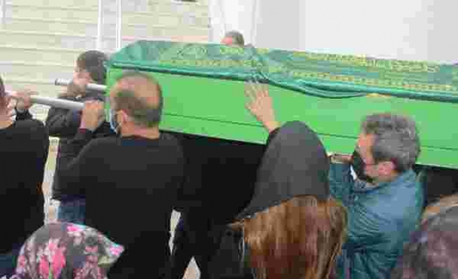 Ebru Şallı gözyaşları içerisinde babasını uğurladı