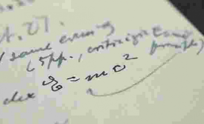 Einstein'ın Dünyayı Değiştiren 'E=mc2' Formülünü İçeren Mektubu 10 Milyon TL'ye Satıldı