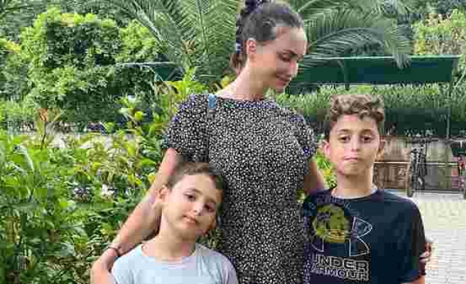 Emina Jahovic oğullarıyla fazla mutlu