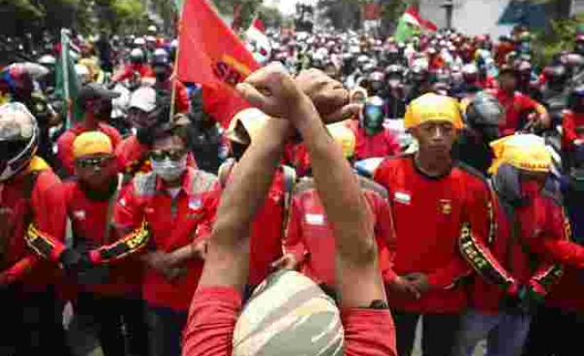 Endonezya'da Binlerce Öğrenci ve İşçi Yeni İş Yasasına Karşı Boykot Başlattı: Omnibus Yasasına Karşı Sokaklar Karıştı