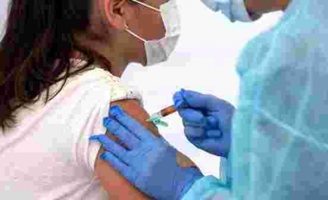 Endonezya'da korona aşısı yaptıran gönüllü virüse yakalandı