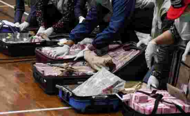 Endonezya'da koronavirüs yardım fonunda yolsuzluğa karışan bakan bavullar dolusu parayla teslim oldu
