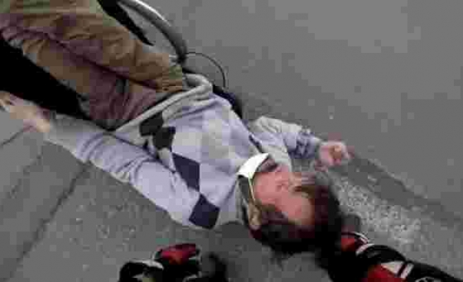 Engelli Adam Yol Ortasında Devrildi: İstanbul'un Göbeğinde İnsanlıktan Utandıran An Kamerada!