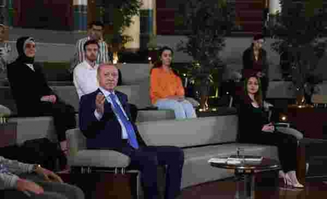 Erdoğan'dan Gençlere: 'Şartların Zorluğuna Aldanmayın, Engellerden Korkmayın'