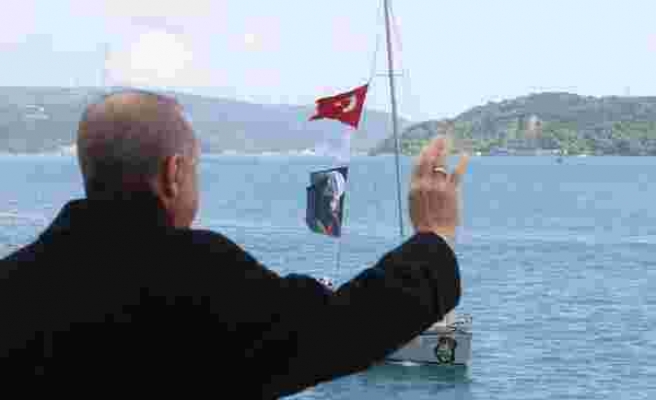 Erdoğan Huber Köşkü'nden Selamladı: İstanbul Boğazı'nda Yelkenlilerden 'Fetih Hürmet Geçişi' Etkinliği