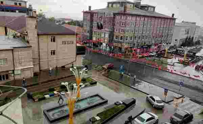 Erzurum, aniden bastıran yağmurla sele teslim oldu