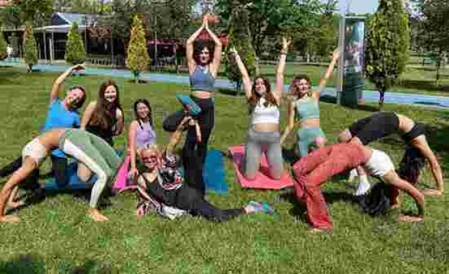 Eskişehir'de tartışma yaratan olay! Parkta yoga yapan kadınları CİMER'e şikayet ettiler - Haberler
