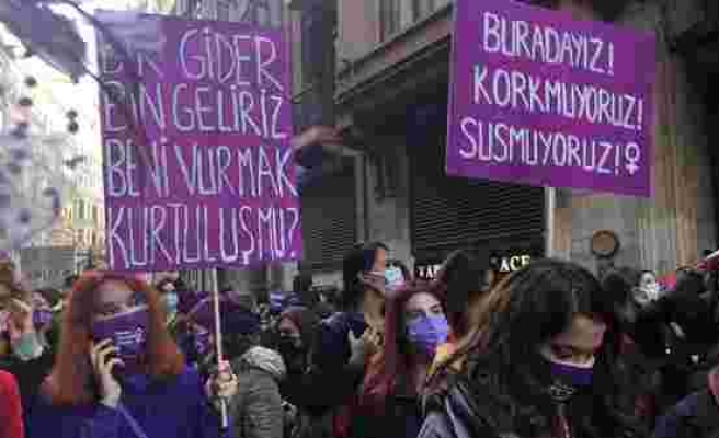 Feminist Gece Yürüyüşü İçin Kadınlar Taksim'de: İstiklal Caddesi'ne Çıkan Tüm Yollar Kapatıldı
