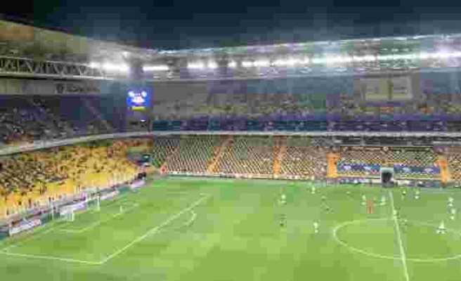 Fenerbahçe Taraftarları Helsinki Maçında 'Ülkede Mülteci İstemiyoruz' Sloganı Attılar