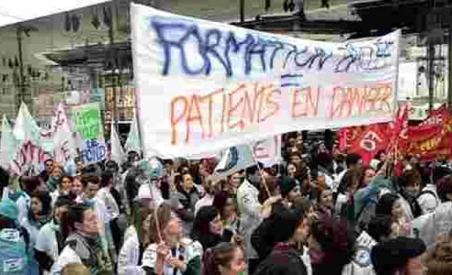 Fransa'da greve giden doktorlar sorumsuzlukla suçlandı