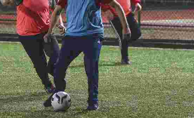 Futbol Aşkı Salgın Dinlemiyor: Karantinada Olması Gerekenler Başkalarının HES Koduyla Halı Saha Maçına Çıkıyor