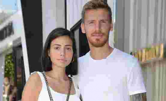 Futbolcu Serdar Aziz'in eşi karantinada